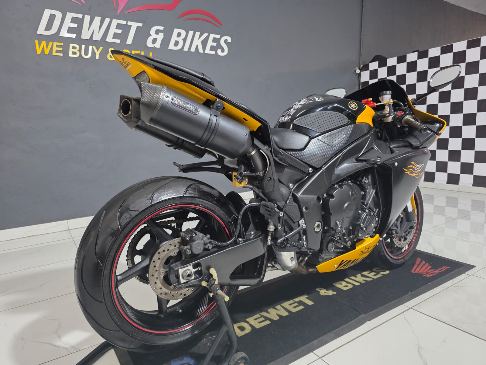 2010 r111