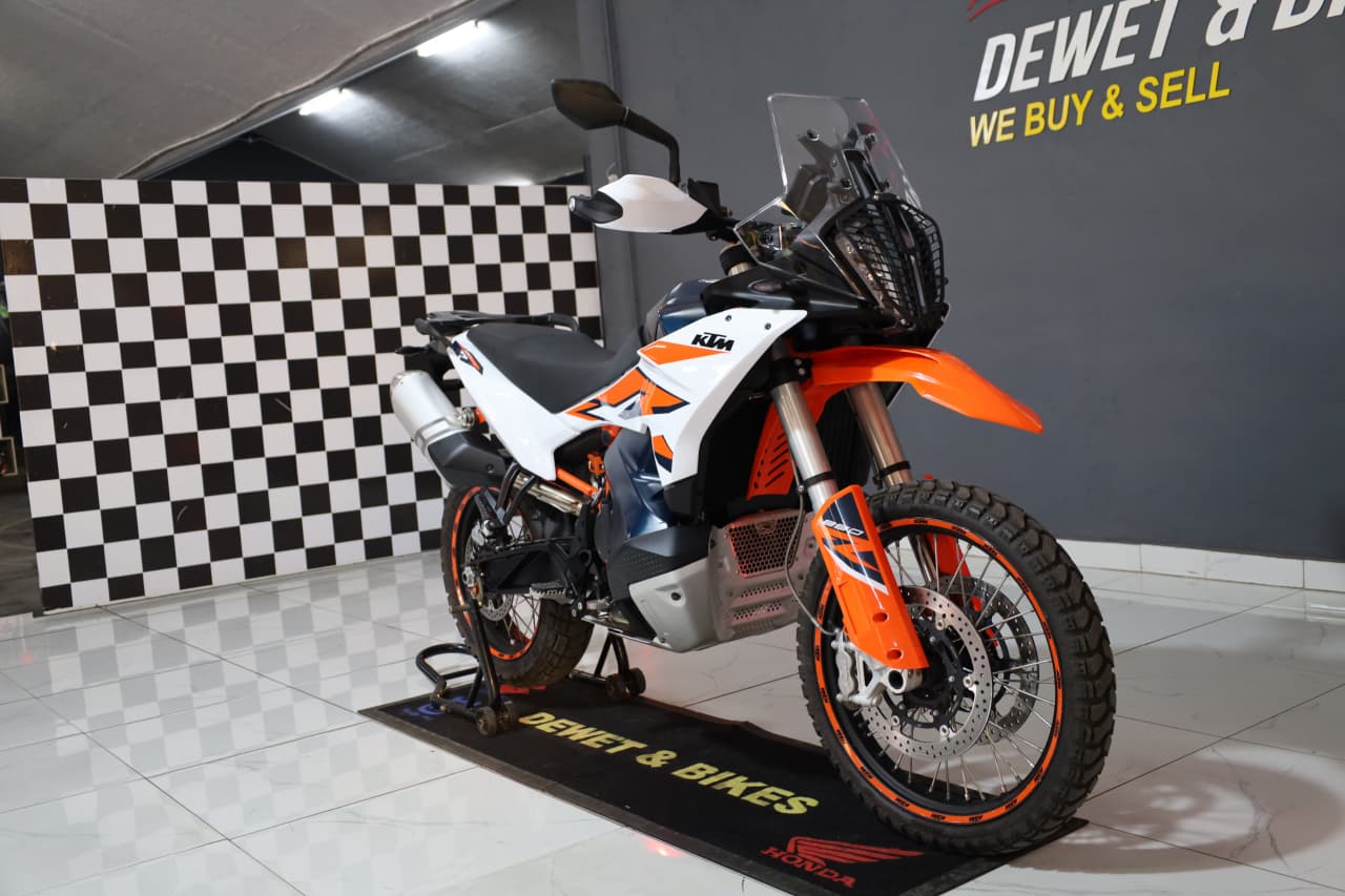 2024 KTM 890 2