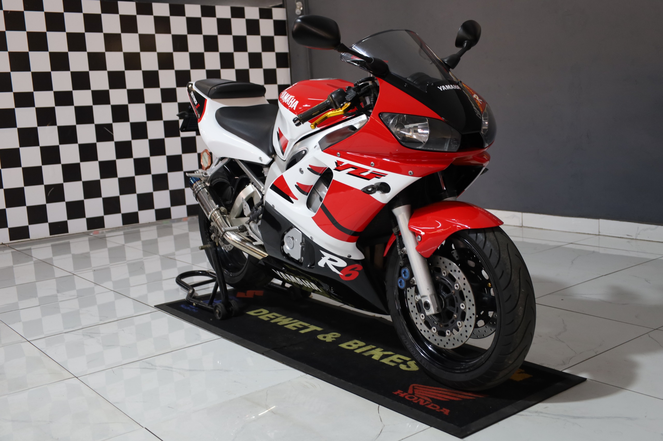 YAMAHA R6 OL