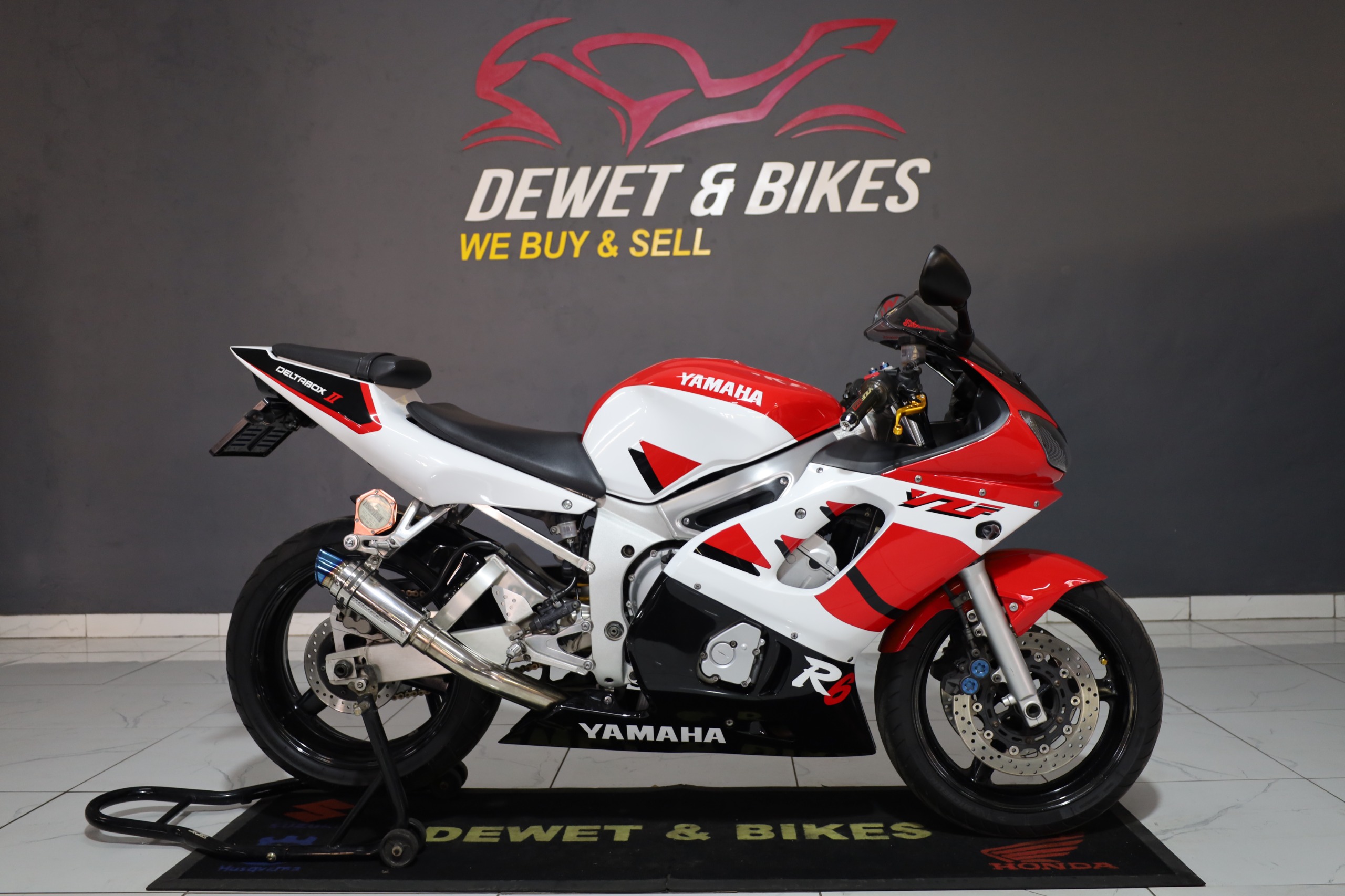 YAMAHA R6 OLD